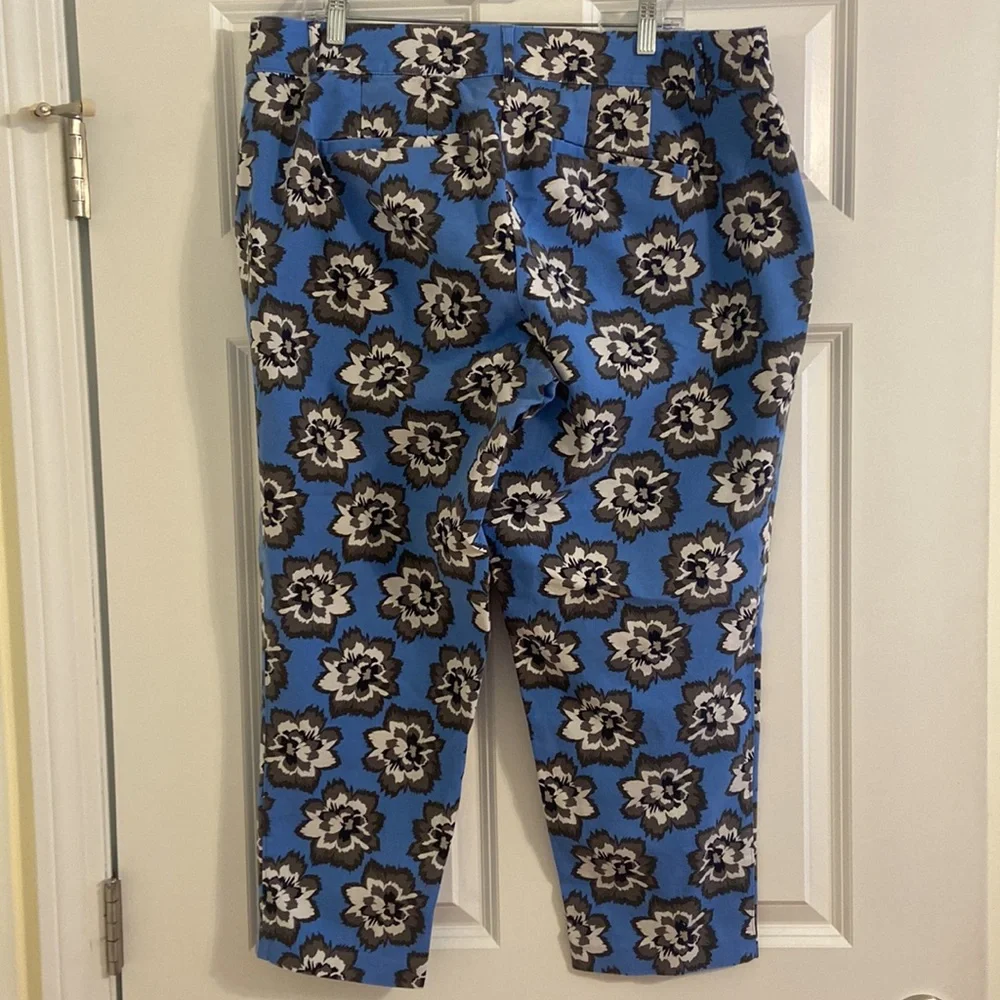 Lane Bryant Blue Floral Capris - Picture 5 of 8